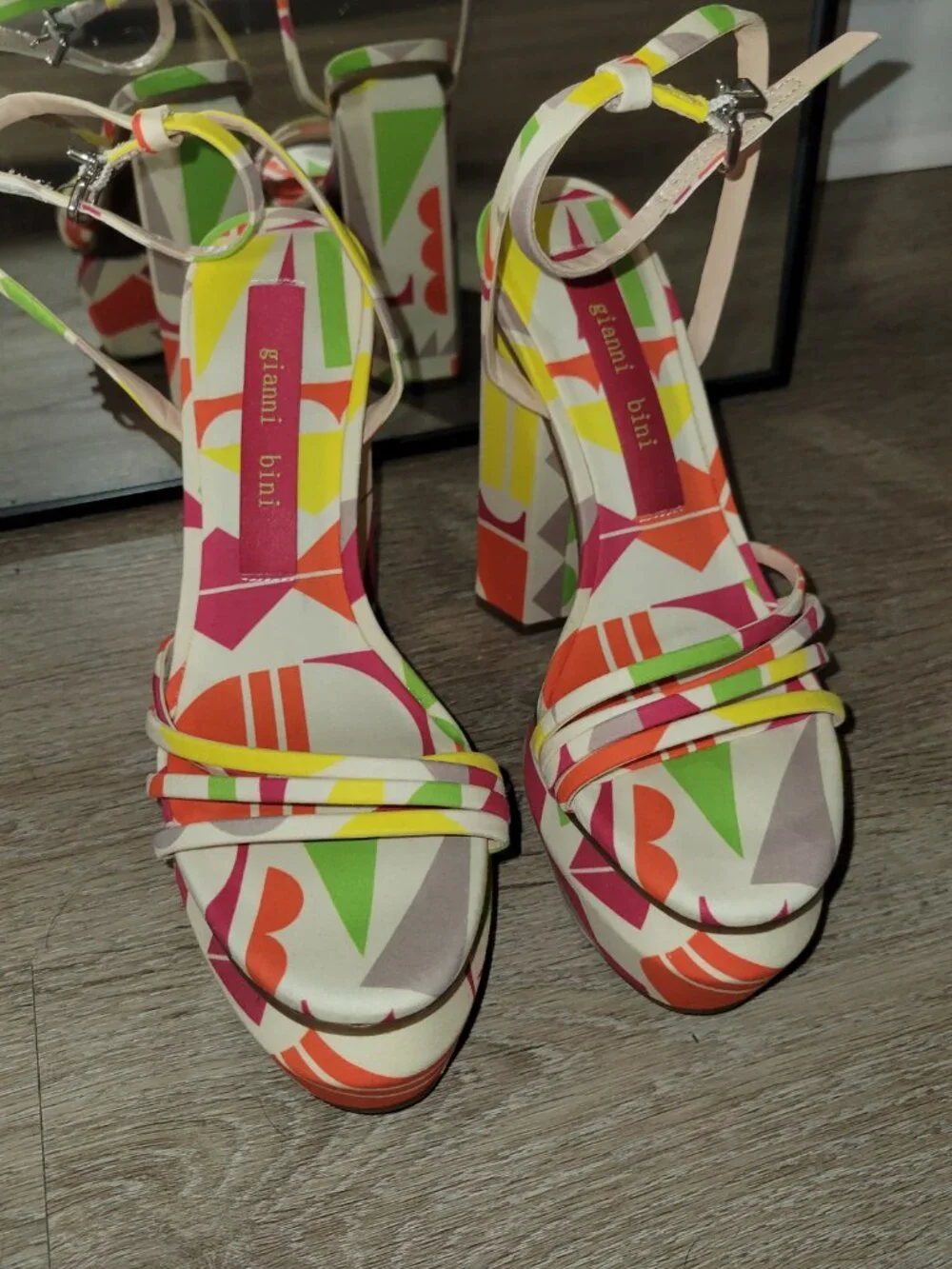 Gianni Bini retro platforms size 6.5